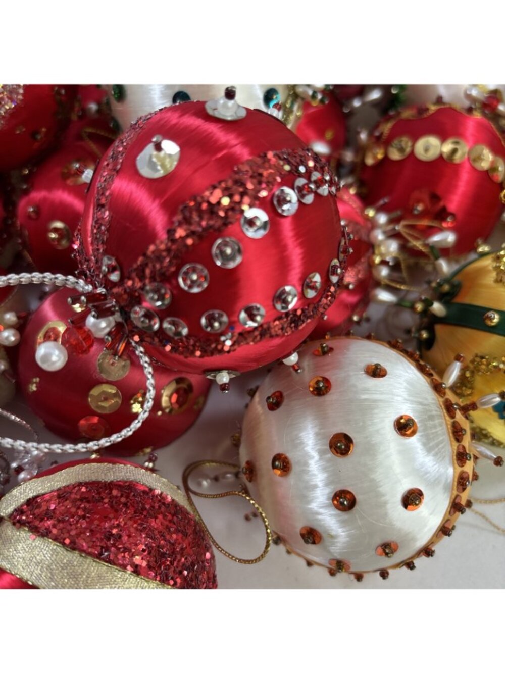 Vintage Christmas Satin Beaded Push Pin Ornaments Lot of 25 Handmade - Picture 3 of 7
